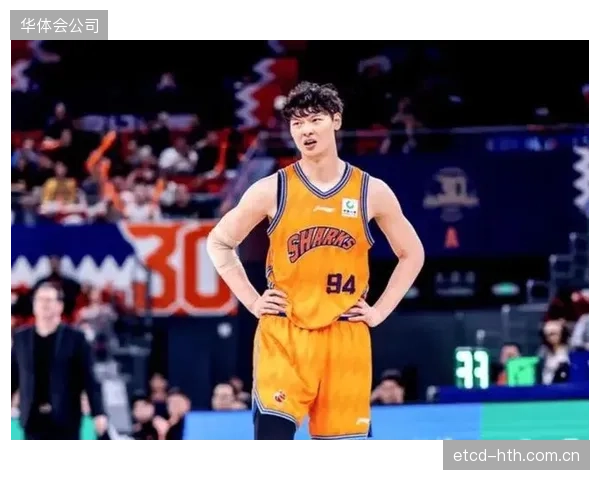 李春江指导围绕王哲林制定前场篮板冲抢战术，彻底摧毁浙江队护筐体系。